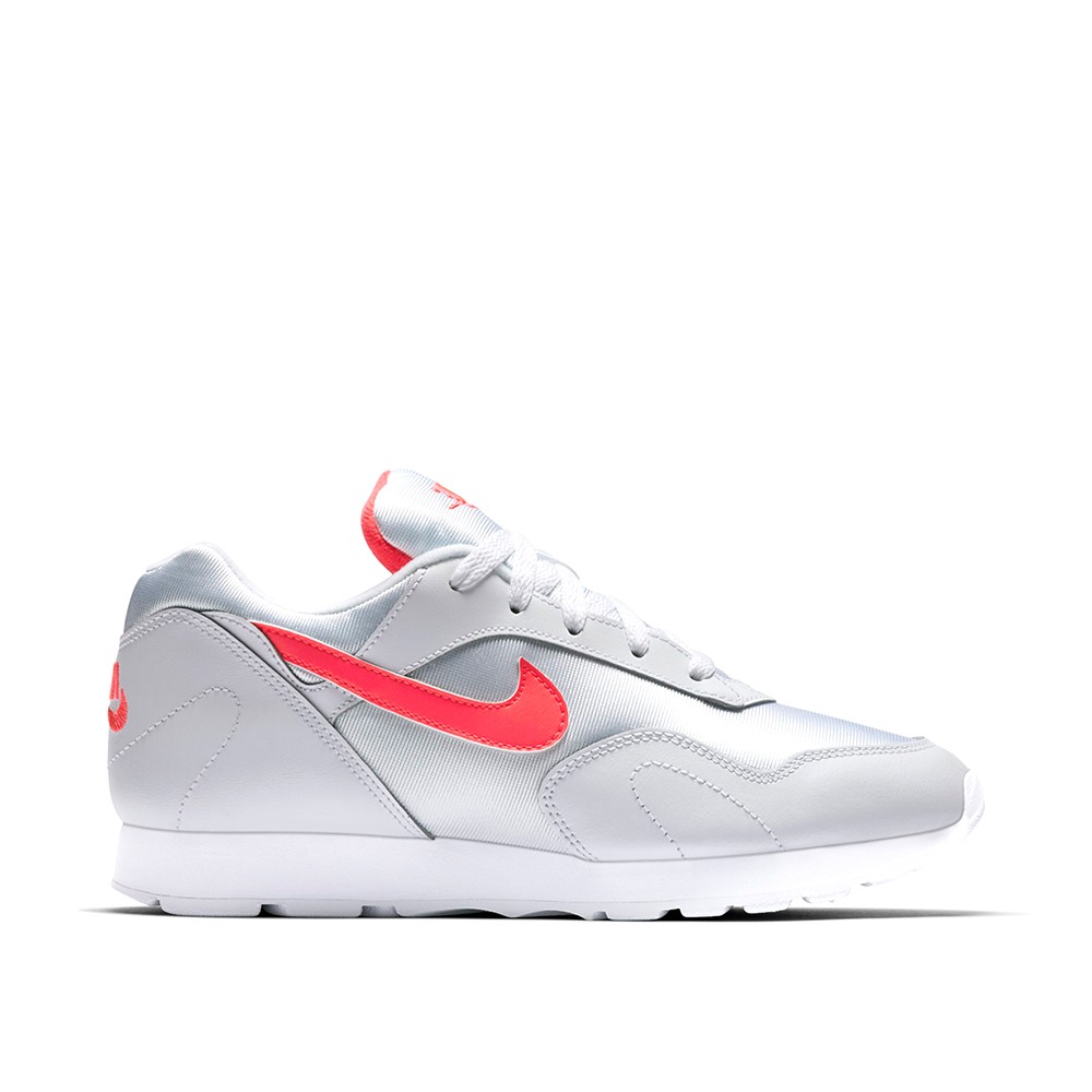 nike-wmns-outburst-og-white-solar-red-white-ar4669-101