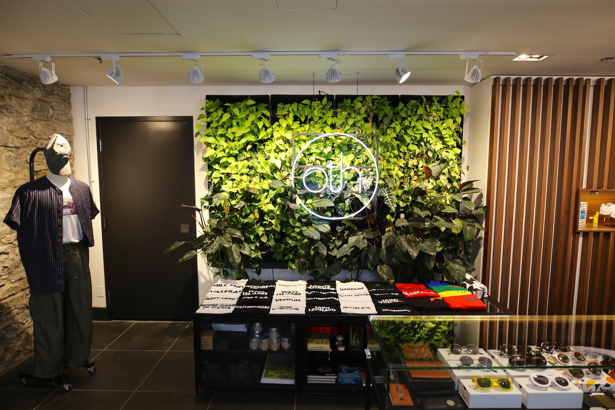 Off the Hook ( Store 2/3) - entrance in Hotel