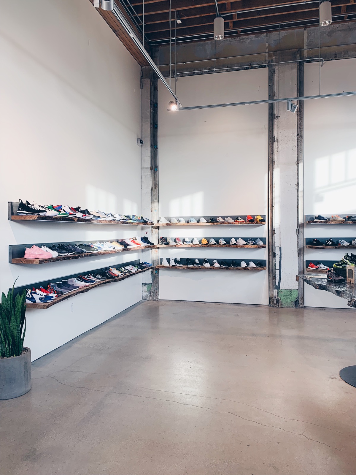 Los Angeles Store Guide
